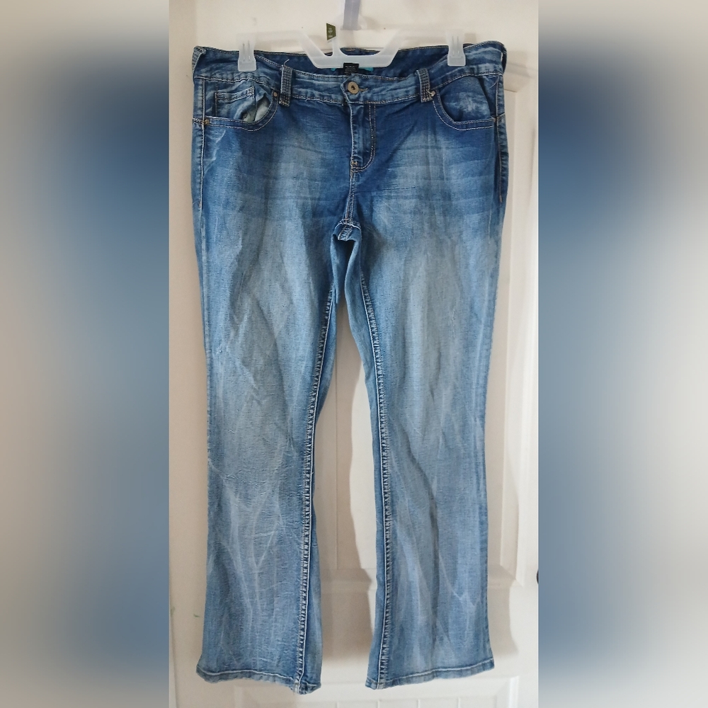 Ariya Jeans